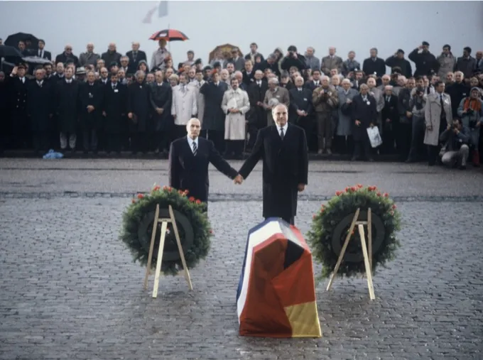 Abbildung zu Einbürgerungstest Frage 235: Der damalige französische Staatspräsident François Mitterrand und der…